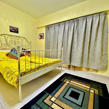 Putravilla Condominium Lovely & Spacious With Public Pool Kampong Kerdas 외부 사진