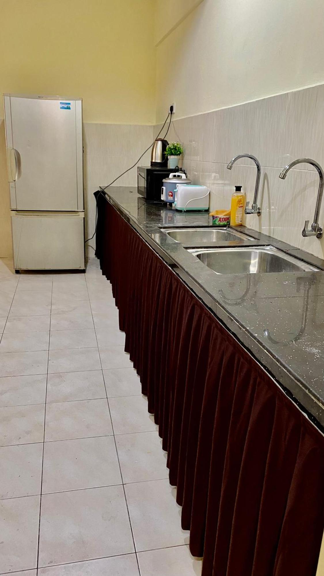 Putravilla Condominium Lovely & Spacious With Public Pool Kampong Kerdas 외부 사진