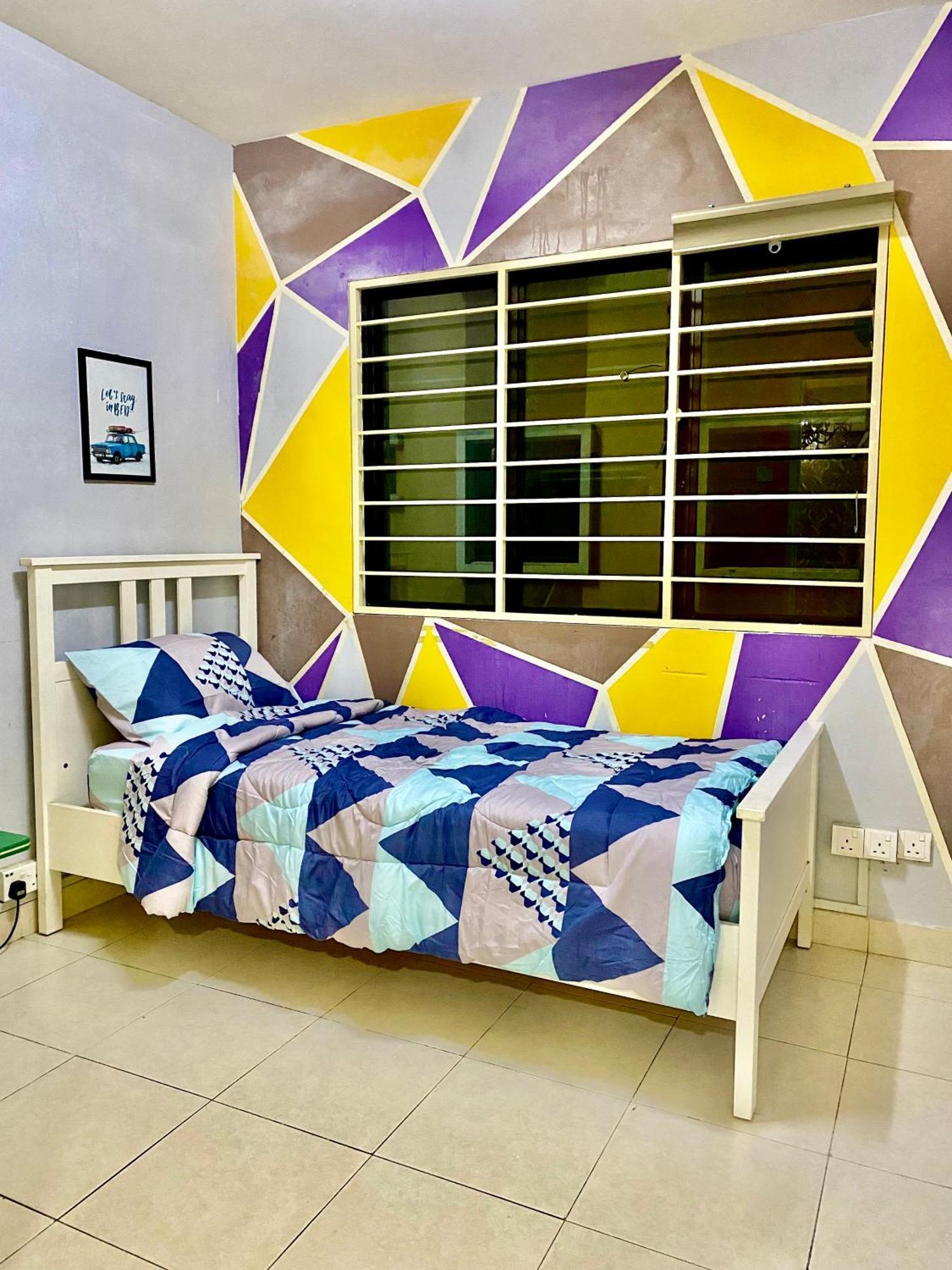 Putravilla Condominium Lovely & Spacious With Public Pool Kampong Kerdas 외부 사진